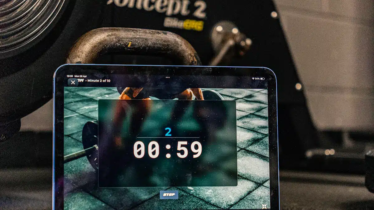 Temporizador digital junto a material de entrenamiento para controlar intervalos EMOM